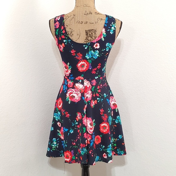 Dark floral print sleeveless Dress Sm/Med NWOT - Picture 3 of 7
